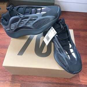 ❗️SOLD❗️Yeezy Boost 700 V3